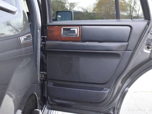 Used 2017 Lincoln Navigator Select AWD/4WD image 11