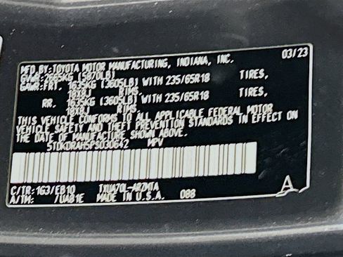 Used 2023 Toyota Highlander XLE FWD image 31