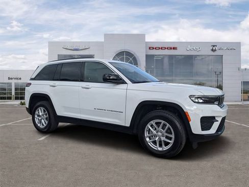 Certified 2025 Jeep Grand Cherokee Laredo X RWD image 1