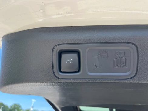 Used 2023 Ford Expedition XLT RWD image 7