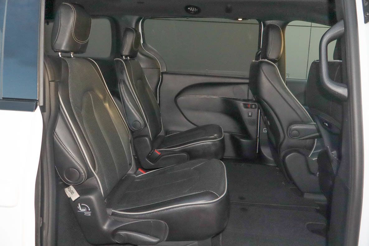Used 2025 Chrysler Pacifica Limited FWD image 21