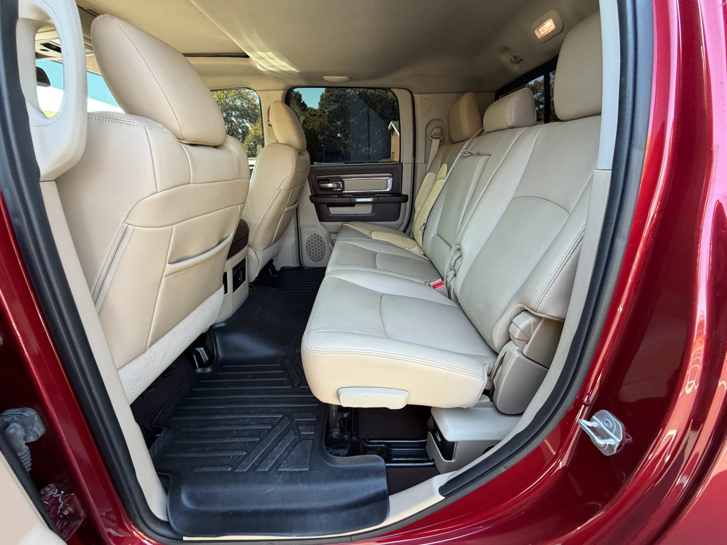Used 2015 RAM 3500 Laramie AWD/4WD image 17