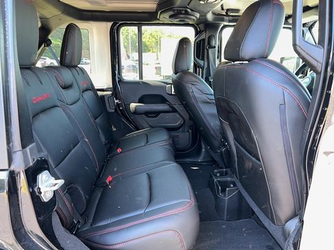 Used 2019 Jeep Wrangler Unlimited Sahara w/ Uconnect 4C Nav & Sound Group AWD/4WD image 23