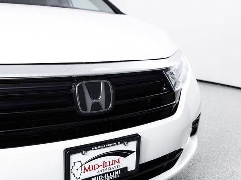 Used 2023 Honda Odyssey Elite image 4