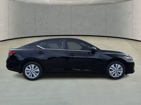 Used 2024 Nissan Sentra S FWD image 4