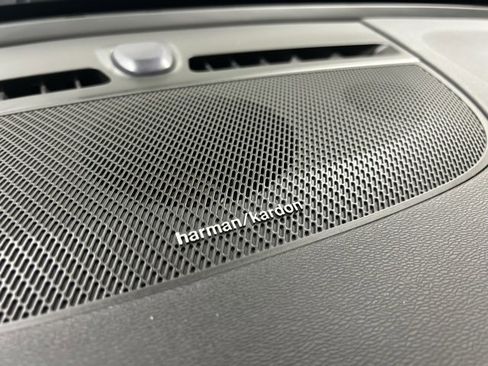 Certified 2024 Volvo XC40 Recharge Ultimate w/ Protection Package Premier image 19