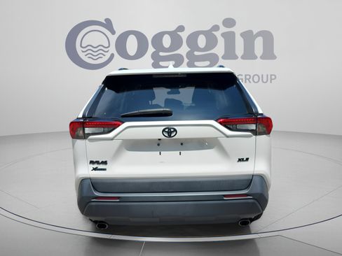 Used 2021 Toyota RAV4 XLE FWD image 4