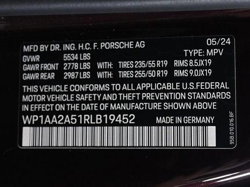 Certified 2024 Porsche Macan image 29