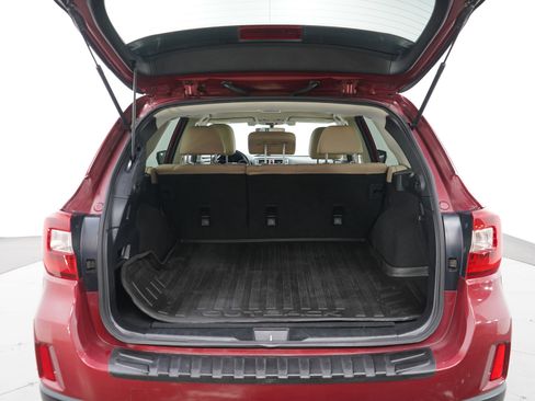 Used 2017 Subaru Outback 3.6R Limited image 16