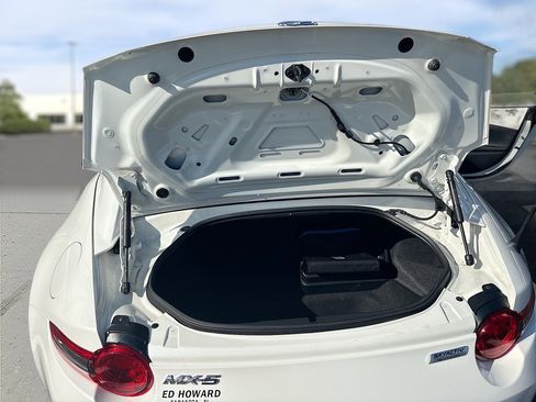 Used 2019 MAZDA MX-5 Miata RF Grand Touring image 16