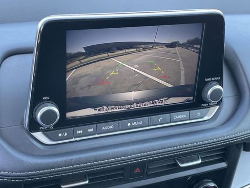 Used 2024 Nissan Rogue SV image 18