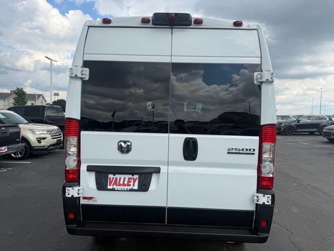 Used 2024 RAM ProMaster 2500 FWD image 4