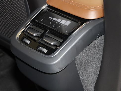 Used 2021 Volvo XC60 T5 Inscription w/ Protection Package Premier image 15