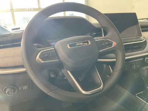 Used 2024 Jeep Compass Latitude AWD/4WD image 14