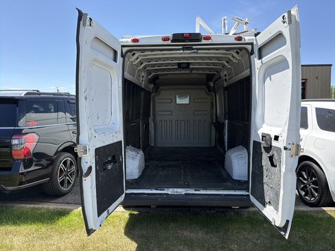 Used 2022 RAM ProMaster 2500 w/ Interior LED Lighting Group FWD image 3