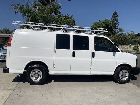 Used 2007 Chevrolet Express 2500 w/ Power and Light Package RWD image 9