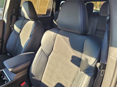 Used 2024 Mitsubishi Outlander SE image 12