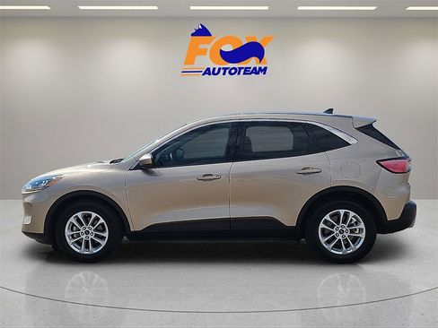 Used 2020 Ford Escape SE image 2