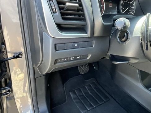 Used 2024 Nissan Rogue SV AWD/4WD image 29