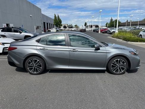 Used 2026 Toyota Camry XLE FWD image 4