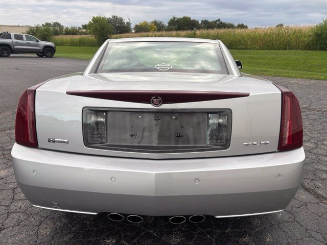 Used 2007 Cadillac XLR RWD image 4