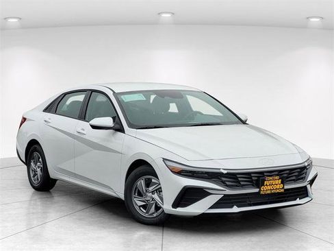 New 2026 Hyundai Elantra SE image 1