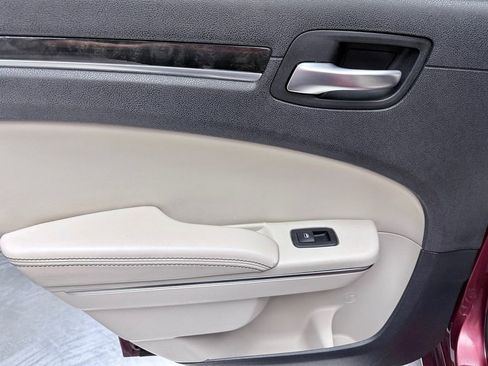 Used 2016 Chrysler 300 C w/ Light Group RWD image 17