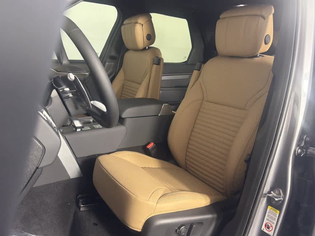 New 2026 Land Rover Discovery Limited Edition AWD/4WD image 4