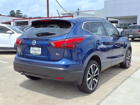 Used 2018 Nissan Rogue Sport SL w/ SL Premium Package FWD image 2
