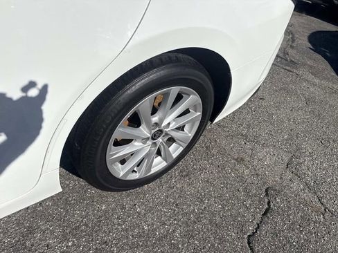 Used 2022 Toyota Camry LE image 12