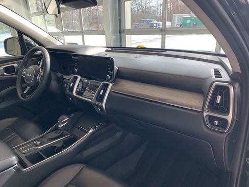 Used 2023 Kia Sorento S image 21