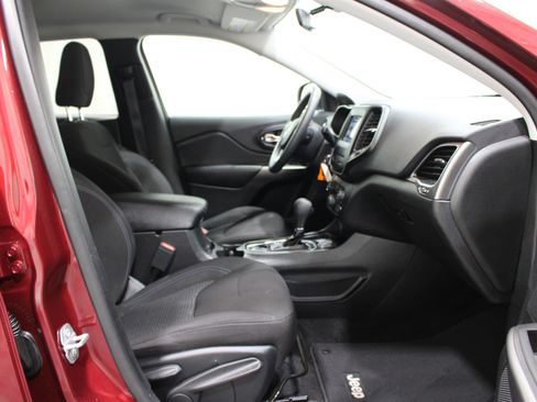 Used 2019 Jeep Cherokee Latitude w/ Popular Appearance Group FWD image 22