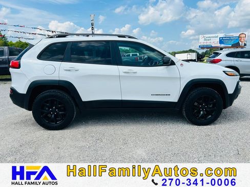 Used 2016 Jeep Cherokee Trailhawk w/ Trailer Tow Group AWD/4WD image 6