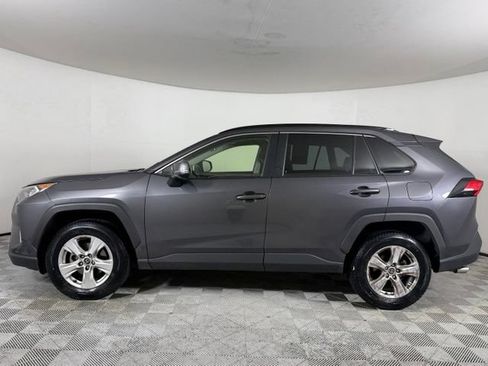 Used 2019 Toyota RAV4 XLE w/ Convenience Package FWD image 3