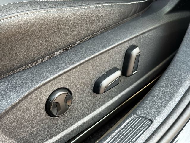 Used 2025 Volkswagen Jetta SE FWD image 28