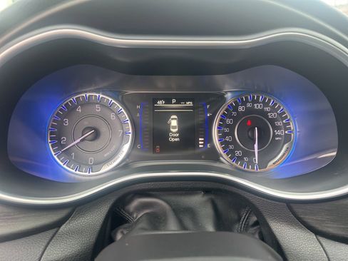 Used 2015 Chrysler 200 Limited w/ Convenience Group image 9