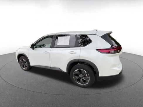 Used 2025 Nissan Rogue SV FWD image 10