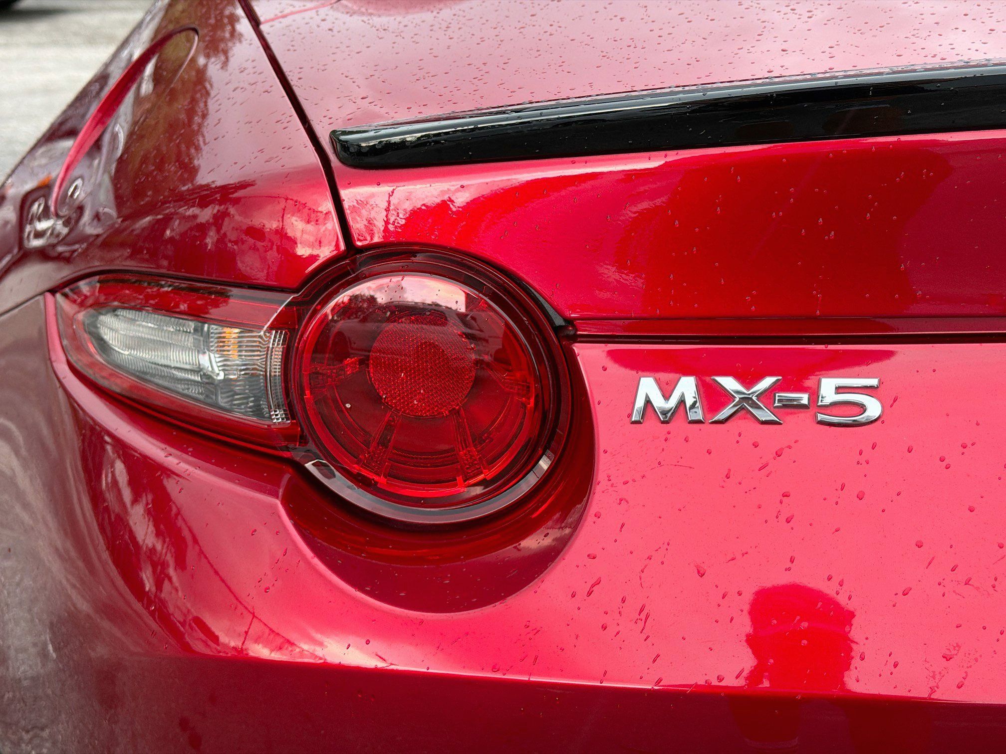 Used 2021 MAZDA MX-5 Miata RF Grand Touring w/ Appearance Package RWD image 10