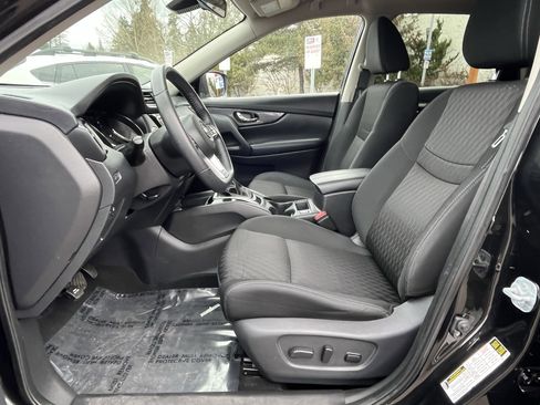 Used 2020 Nissan Rogue SV image 10