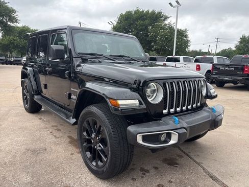 Used 2022 Jeep Wrangler Unlimited Sahara w/ Cold Weather Group AWD/4WD image 3