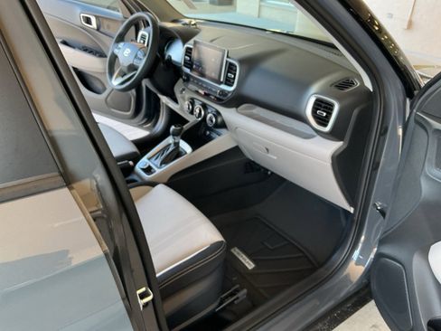 Used 2026 Hyundai Venue SEL FWD image 15