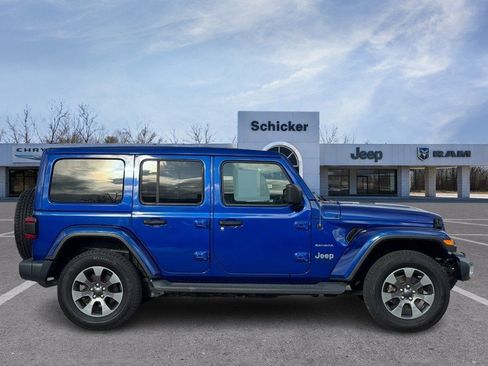 Used 2019 Jeep Wrangler Unlimited Sahara w/ Advanced Safety Group AWD/4WD image 2