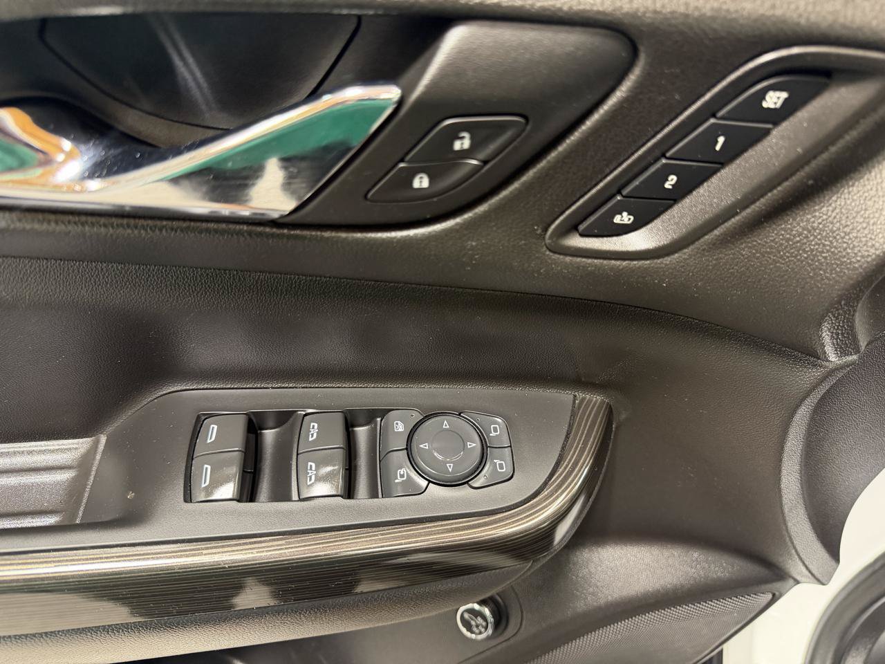 Used 2022 GMC Acadia SLT w/ Technology Package FWD image 13