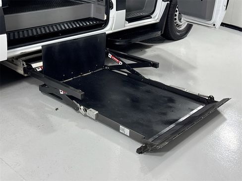 Used 2016 Mercedes-Benz Sprinter 2500 image 23