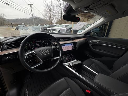 Used 2019 Audi e-tron Premium Plus image 10
