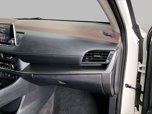 Certified 2023 Nissan Rogue SV FWD image 18