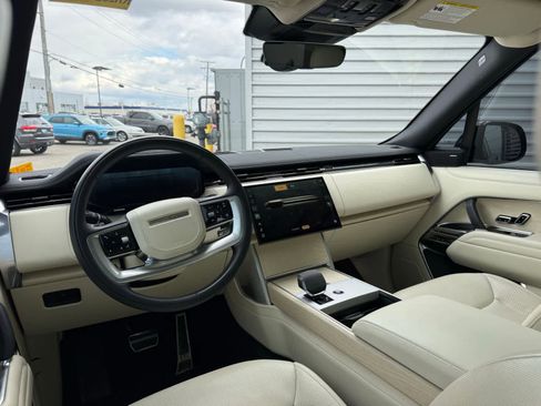 Used 2024 Land Rover Range Rover SE image 7