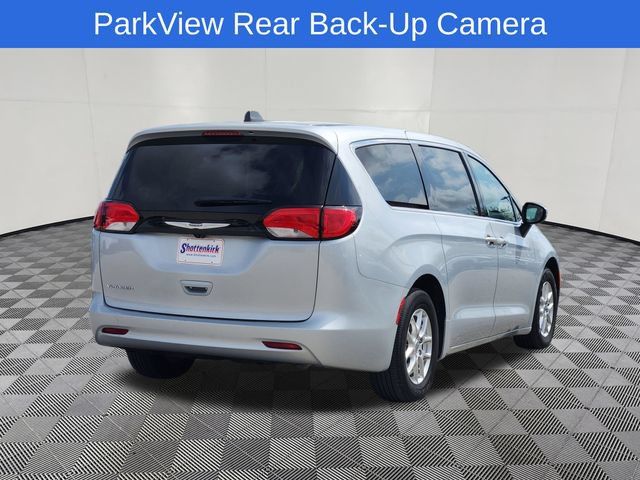Used 2023 Chrysler Voyager LX FWD image 3