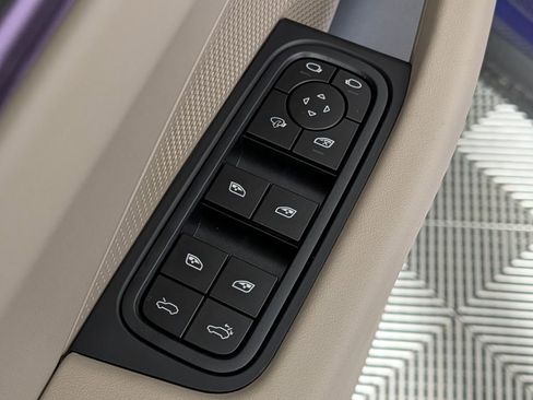 New 2026 Porsche Macan 4 Electric image 27