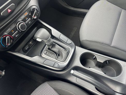 Used 2025 Kia Soul LX w/ LX Technology Package FWD image 39